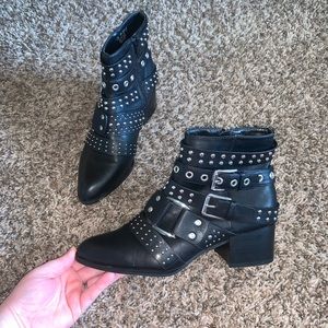 Fergalicious Isolation Black Ankle Booties Sz 6.5